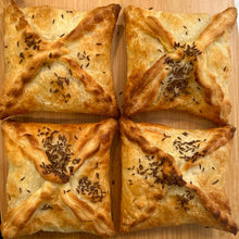 Load image into Gallery viewer, Thai Chicken Curry Pie (4 Pack) 640g