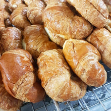 Load image into Gallery viewer, Croissant Plain 110g (Box of 4)